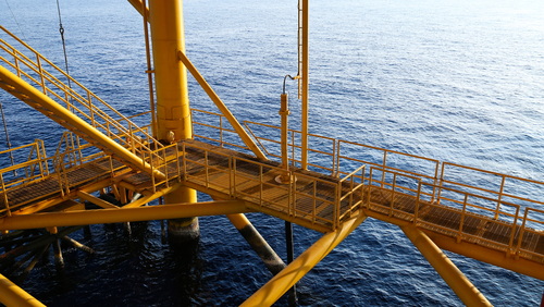 Walkway,on,the,oil,rig,off,shore